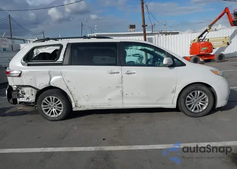 2016 Toyota Sienna Xle 8 Passenger z USA, uszkodzony, nr VIN 5TDYK3DC3GS699067